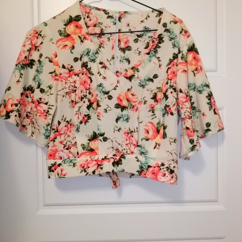 Floral crop blouse